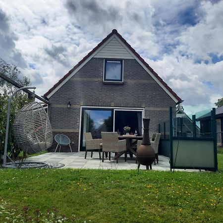 Waterhuis Friesland Oudwoude Buitenkant foto