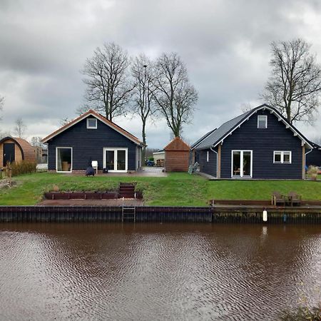 Waterhuis Friesland Oudwoude Buitenkant foto