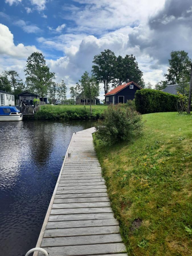 Waterhuis Friesland Oudwoude Buitenkant foto
