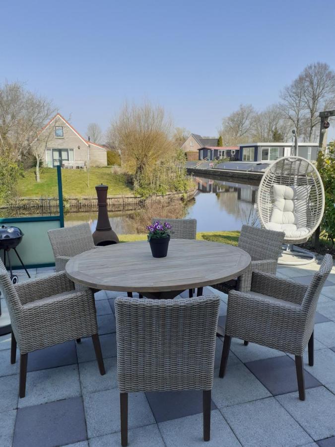 Waterhuis Friesland Oudwoude Buitenkant foto