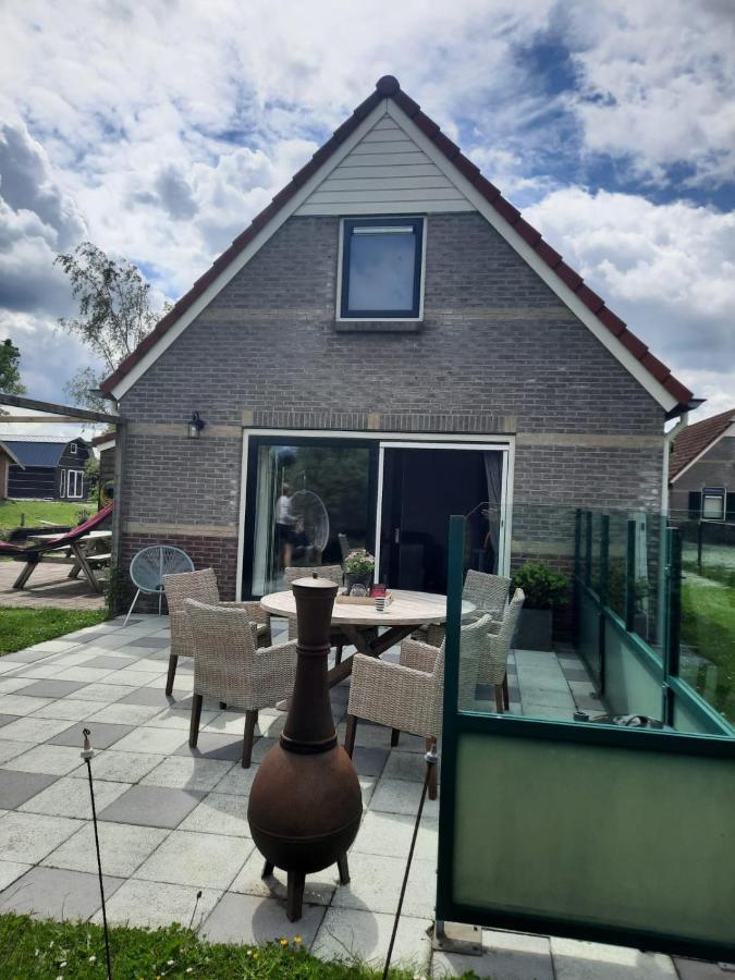 Waterhuis Friesland Oudwoude Buitenkant foto