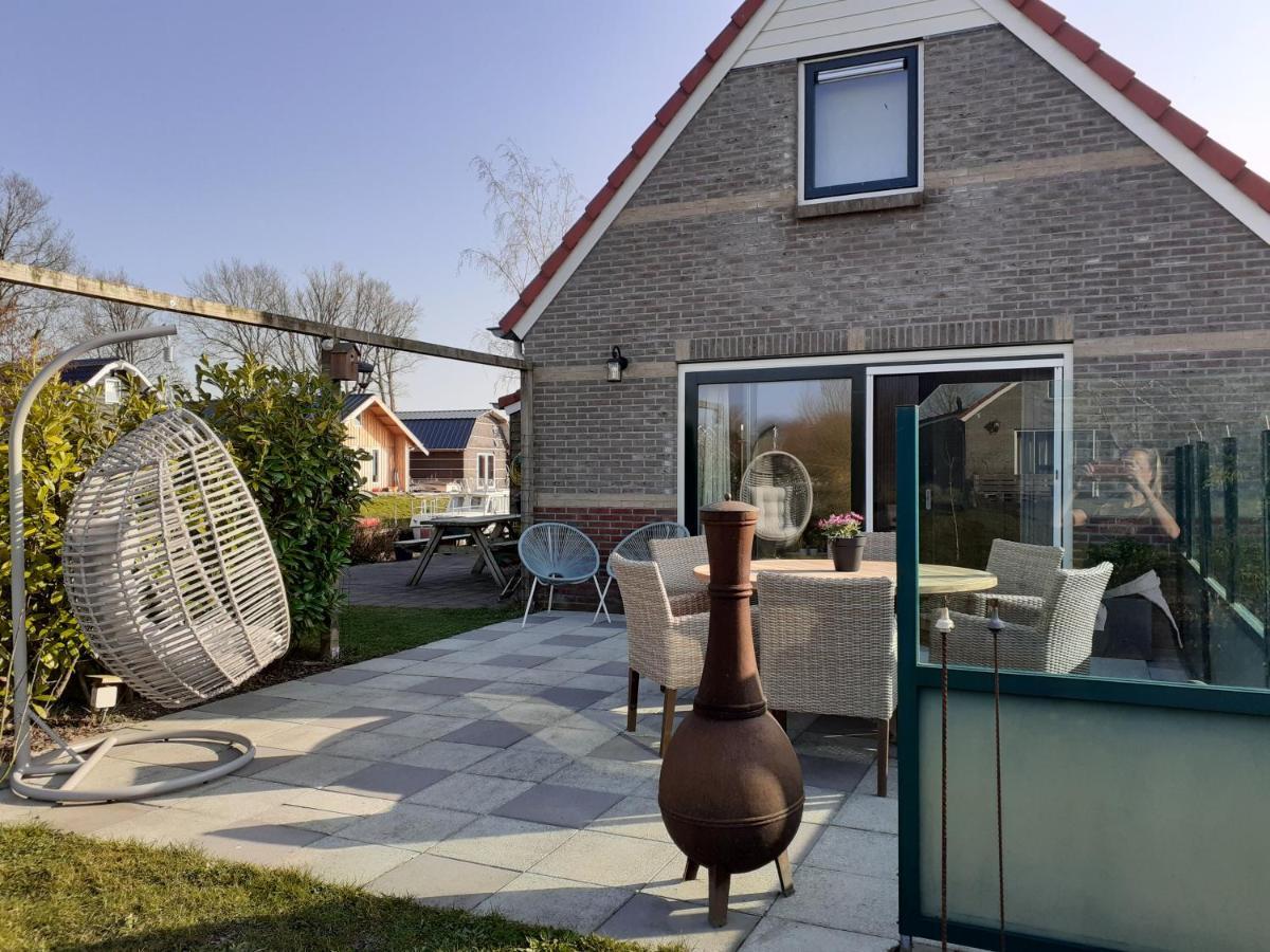 Waterhuis Friesland Oudwoude Buitenkant foto