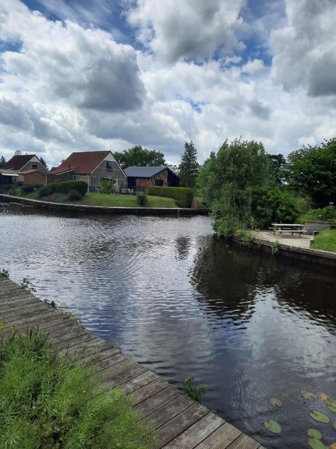 Waterhuis Friesland Oudwoude Buitenkant foto